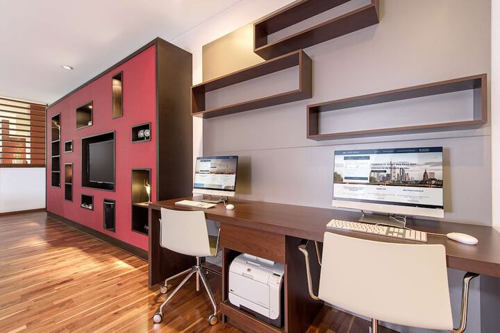 Entrance & Lobby