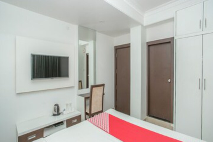 Room 13 of 31