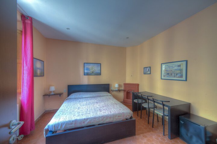 Room 25 of 48