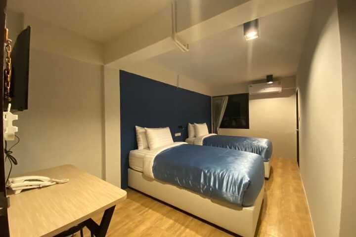 Room 8 of 30
