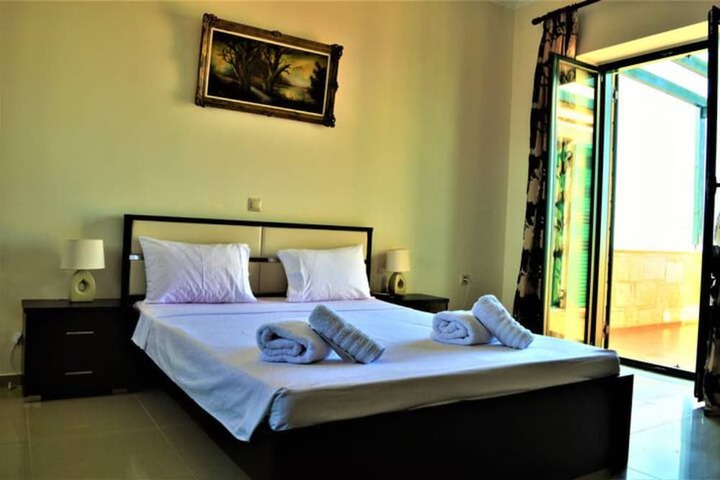 Room 10 of 25