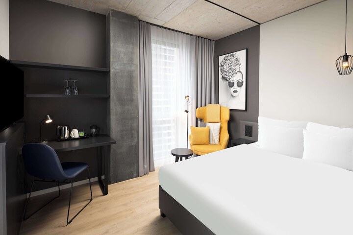 Room 44 of 92