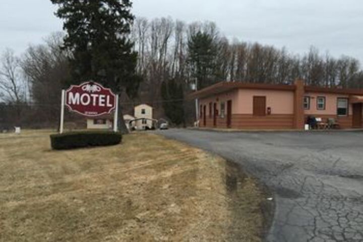 Exterior of M & M Motel