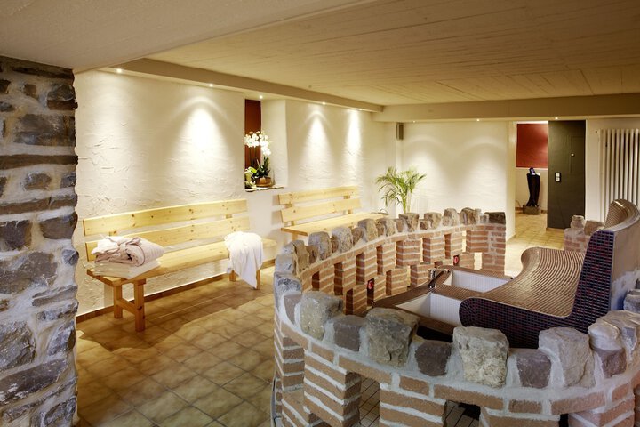 Spa 14 of 32