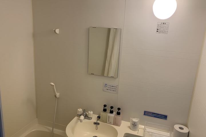 Room 28 of 69