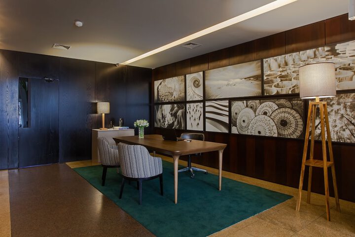 Concierge desk