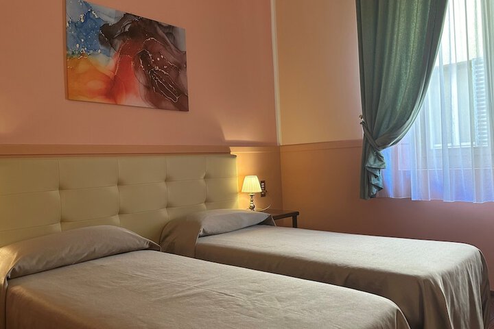 Room 13 of 118