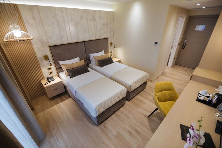Room 7 of 43