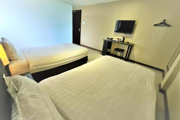 Room 44 of 75