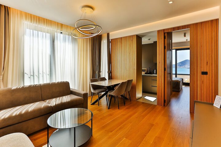 Room 95 of 198