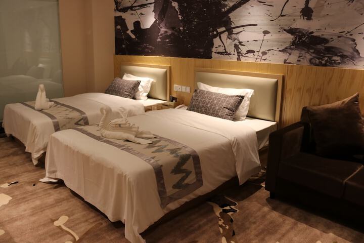 Room 6 of 53