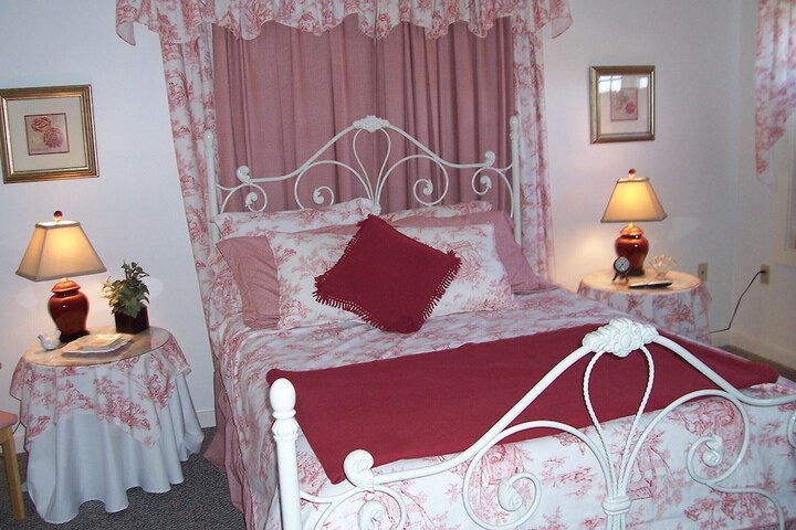 Room 9 of 77