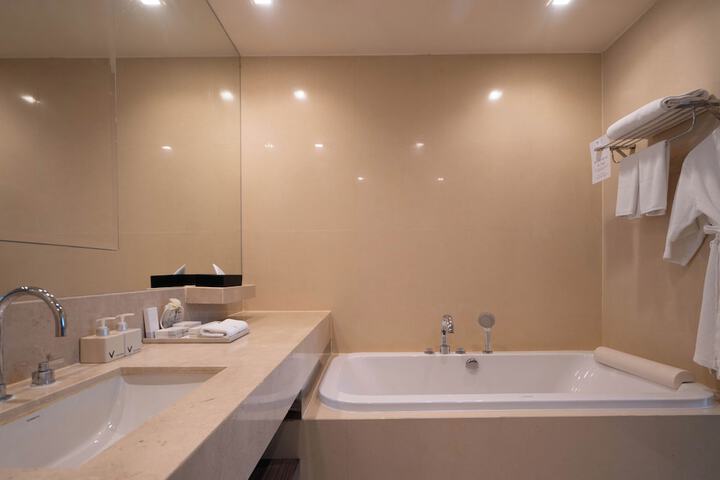 Room 16 of 206