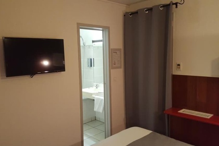 Room 8 of 37