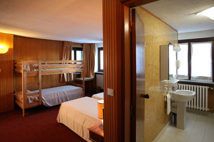 Room 13 of 44