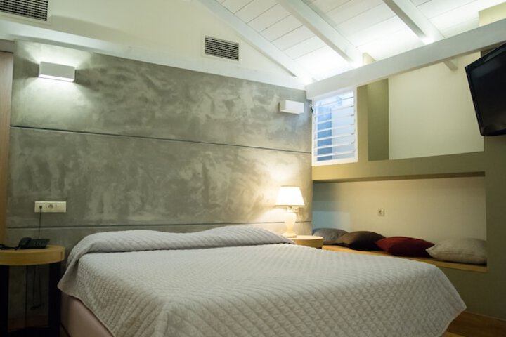 Room 11 of 23