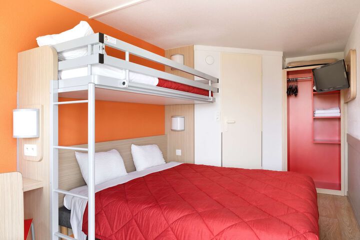 Room 9 of 25