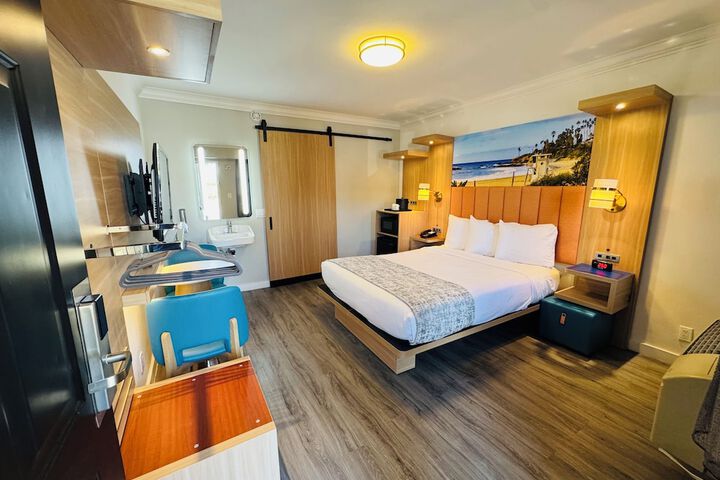 Room 10 of 27