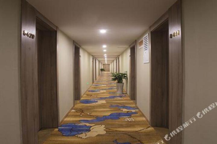 Suining Lianzi Hotel (Suining CBD Pedestrian Street store)