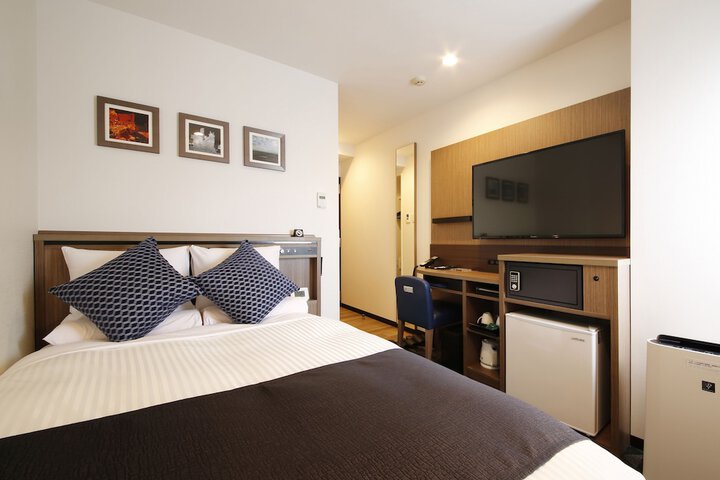 Room 3 of 41