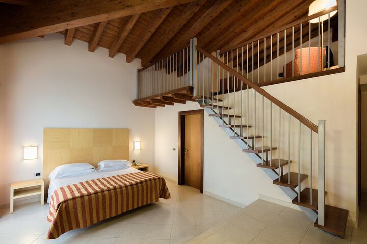Room 2 of 49