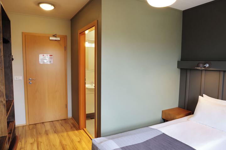 Room 14 of 47