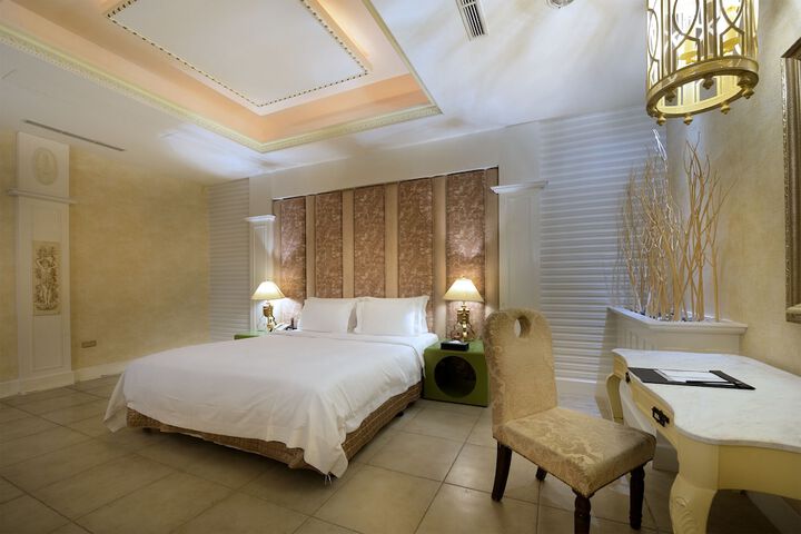 Room 16 of 60