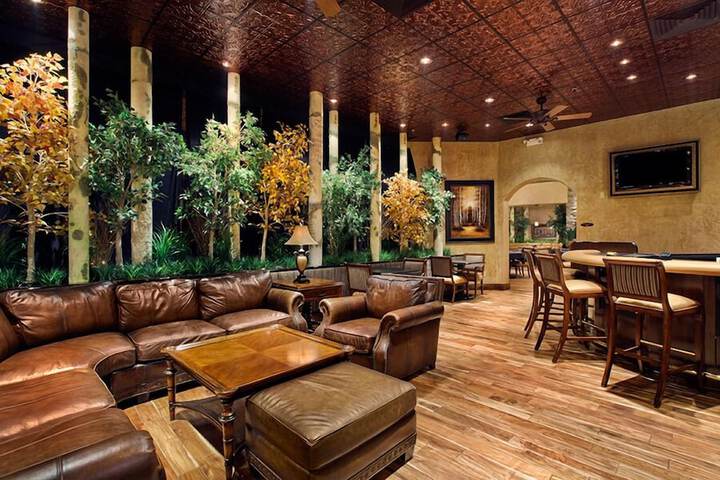 Lounge 73 of 80