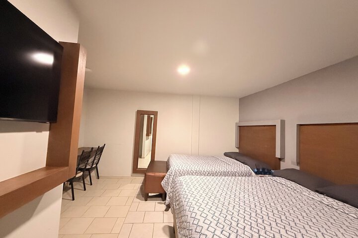 Room 12 of 28