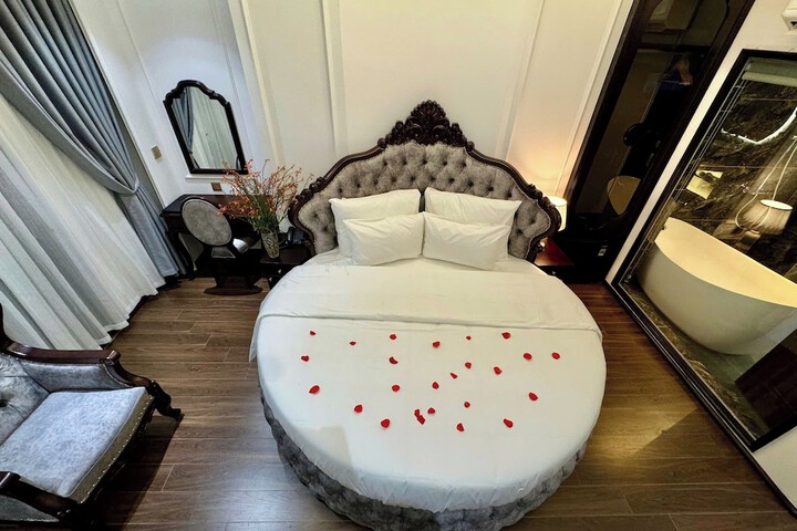 Room 82 of 165