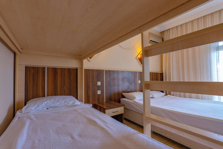 Room 25 of 209