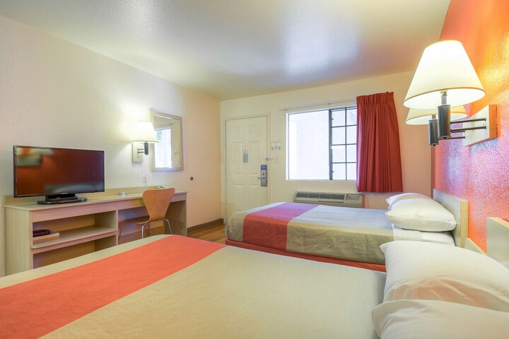 Deluxe 2 Double Beds Accessible (7 of 8)