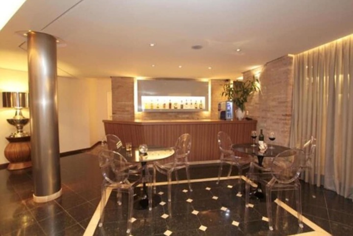 Lounge 41 of 50