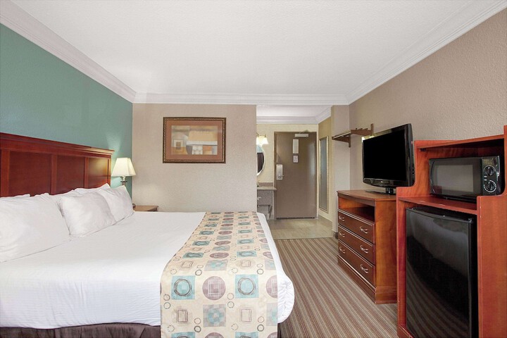 Room 9 of 30
