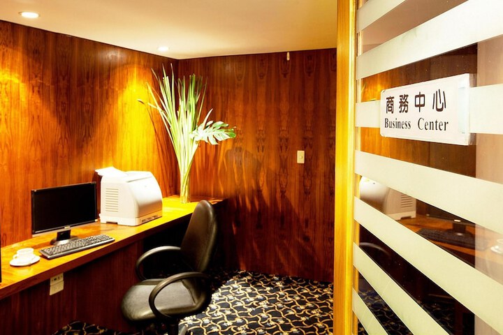 Business Center 97 of 100