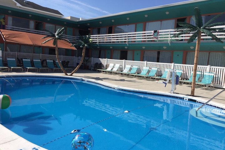 Pool 24 of 30