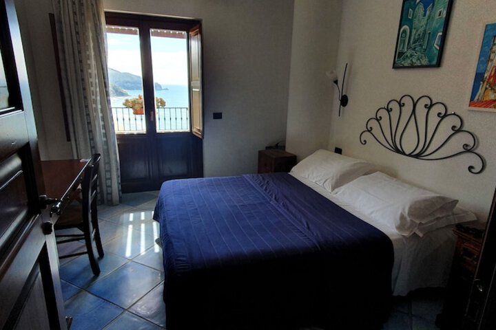 Room 14 of 38