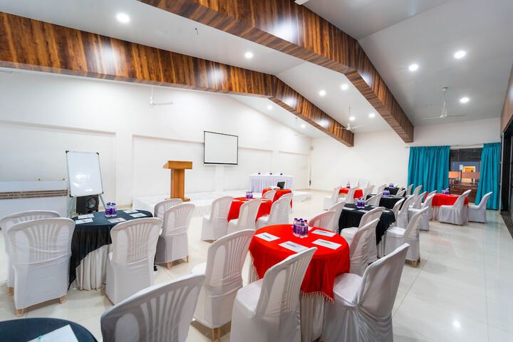 Ballroom/Hall 156 of 187