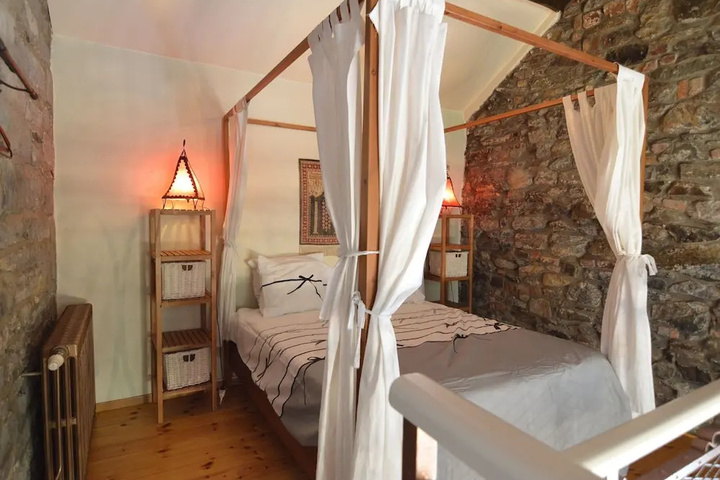 Room 5 of 20