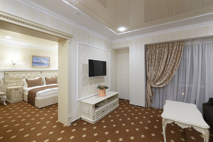 Room 8 of 43