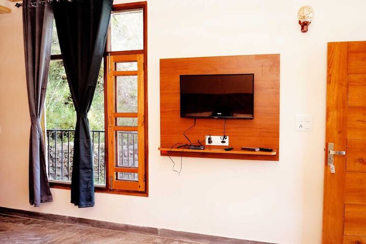 Room 4 of 28