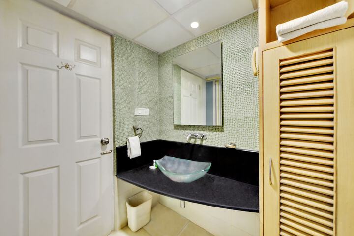 Room 12 of 21