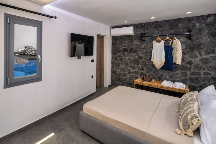 Room 11 of 36