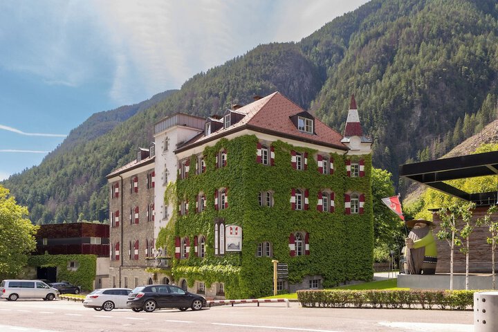 Hotel 92 of 98
