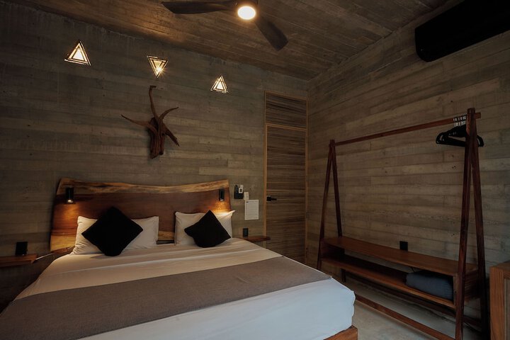 Room 2 of 80
