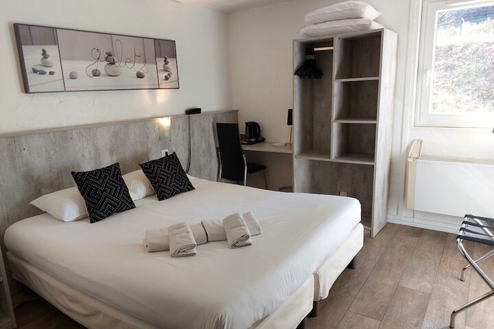 Room 15 of 42