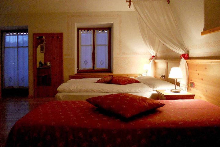 Room 10 of 80