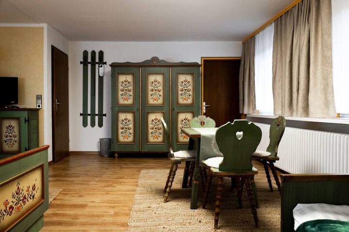 Room 49 of 76