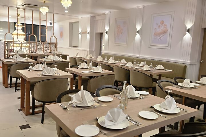 Dining 45 of 61
