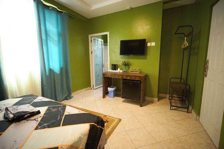 Room 10 of 21